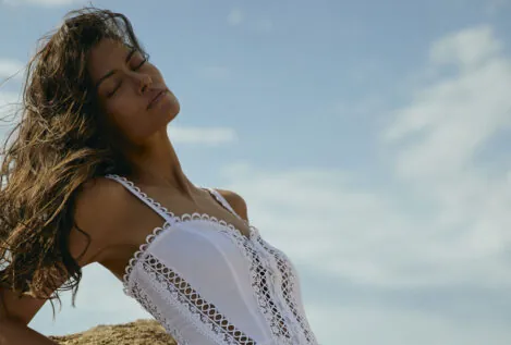 Ni flores ni lazos: Zara, Mango y otras firmas españolas coinciden al elegir la tendencia más femenina que arrasará durante el verano