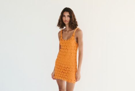 Adiós a los vaqueros: llegan a Zara y Mango los cuatro vestidos cortos que dominarán el verano 2026 y se adaptan a looks relajados o más pulidos según el calzado