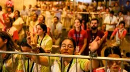 Qué es una vigilia de oración, el acto que reunió a miles de personas en Madrid y que el Papa repetirá este martes en Barcelona