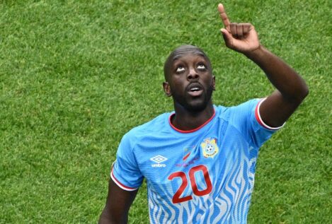 Yoane Wissa, de sobrevivir a un ataque con ácido para salvar a su hija a poner a bailar a RD Congo tras su gol histórico