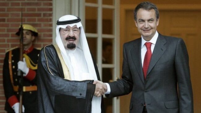 Zapatero dejó en la Moncloa tricornios, ladrillos y otros 527 regalos, pero no las joyas