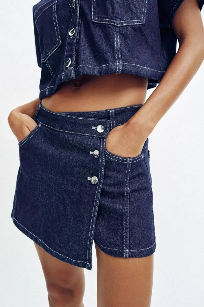 Falda pantalón vaquera de Zara. (PVP: 22.95€)