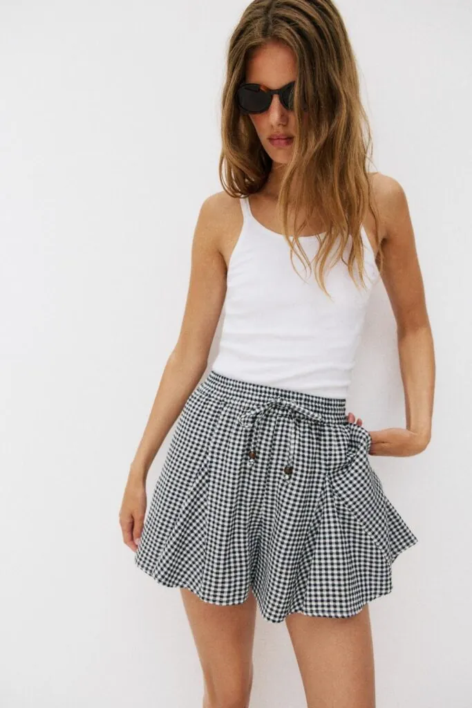 Falda pantalón de cuadros vichy de Zara. (PVP: 19.95€)