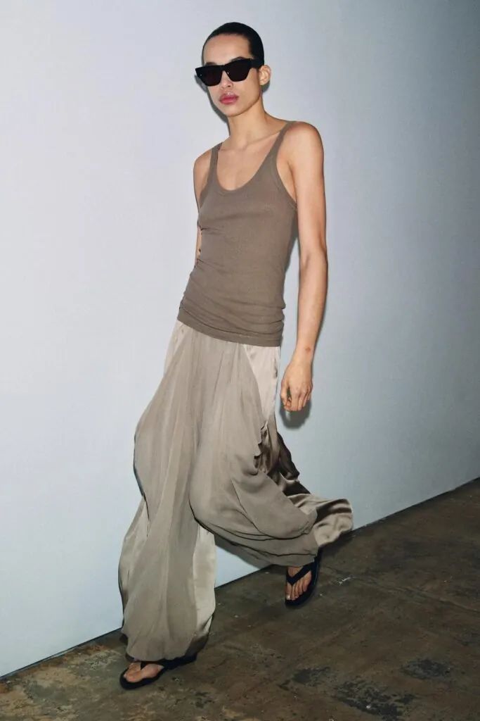 Pantalón bombacho de Zara. (PVP: 69.95€)