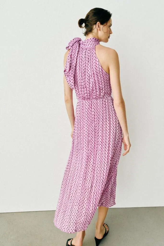 Vestido de lunares de Zara. (PVP: 35.95€)