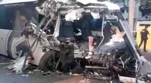 43 personas heridas al chocar un autocar contra la fachada de un edificio en Lérida