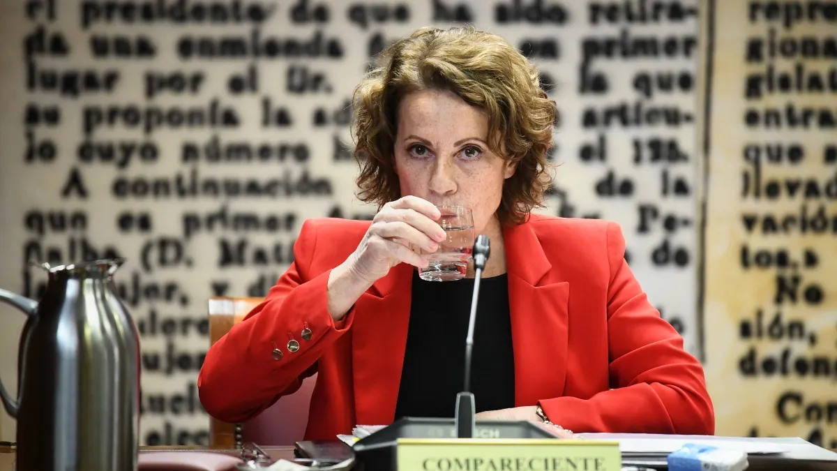 Dimite la directora de la Agencia Tributaria en pleno escándalo por las joyas de Zapatero