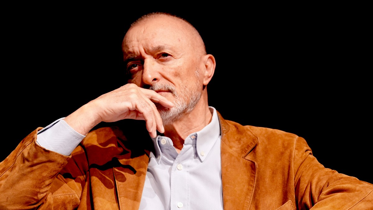 Arturo Pérez-Reverte, escritor, sobre la felicidad: «Para tener una buena vida son necesarios tres pilares: la lealtad, la valentía y la dignidad»