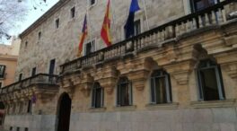 Condenan a seis jóvenes por tatuar un pene en la cara a otro con discapacidad en Mallorca