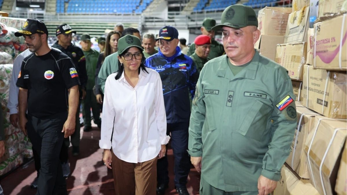 Delcy Rodríguez visita los hospitales de campaña instalados tras los terremotos