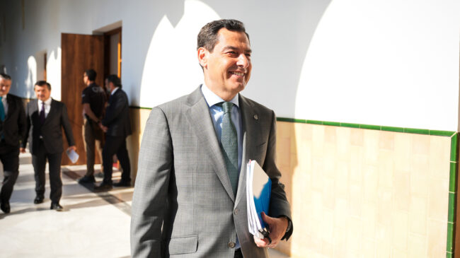 PP y Vox alcanzan un acuerdo 'in extremis' para la investidura de Juanma Moreno