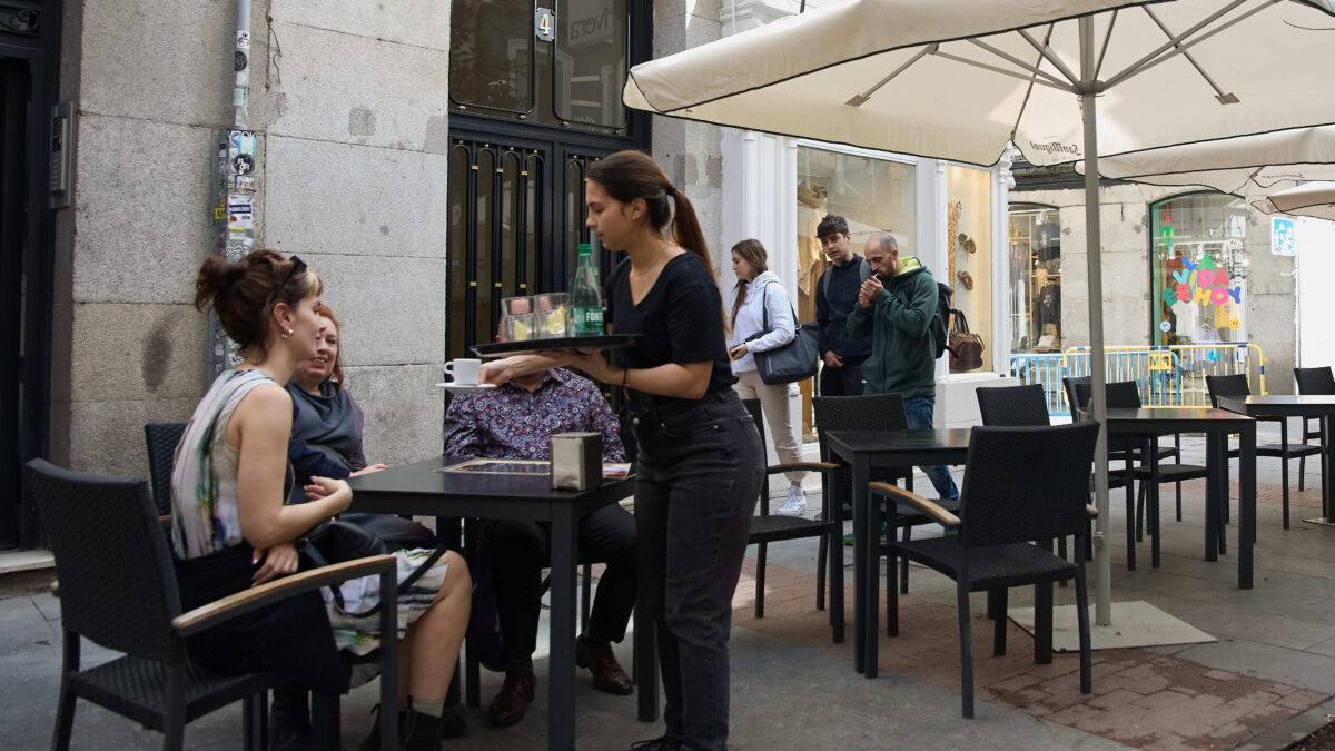 Los bares generan uno de cada tres empleos y el campo pierde 800 trabajadores al día