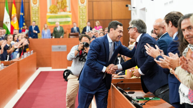 Juanma Moreno, investido presidente andaluz en la segunda votación con el apoyo de Vox