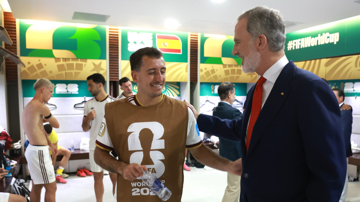 Oyarzabal, más allá de la selección: nació en Eibar, estudió Administración y Dirección de Empresas y sigue con su novia de toda la vida