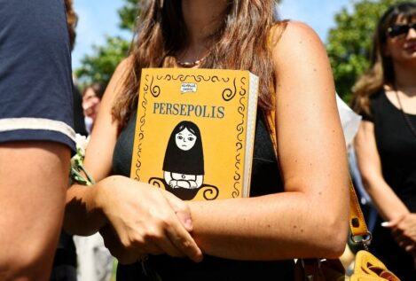 Prohibido leer: 'Los Juegos del Hambre', 'Persépolis' o 'Alicia en el País de las Maravillas', entre los 10 libros más censurados en diferentes partes del mundo