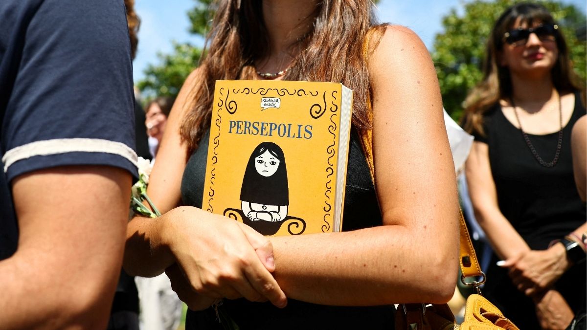 Prohibido leer: ‘Los Juegos del Hambre’, ‘Persépolis’ o ‘Alicia en el País de las Maravillas’, entre los 10 libros más censurados en diferentes partes del mundo