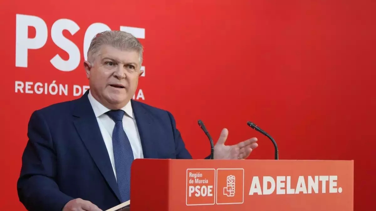 Reabren la causa contra el antiguo líder del PSOE en Murcia por contratos irregulares